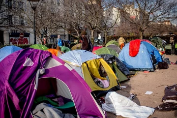 பிரான்சில் சட்டவிரோதமாக குடியேறுபவர்கள் மீது புதிய சட்டம்!