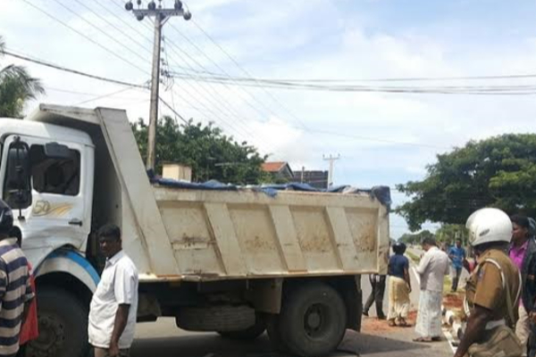 இந்த வருடத்தில் இடம்பெற்ற வீதி விபத்து ; 1,800க்கும் மேற்பட்டோர் உயிரிழப்பு | Road Accidents Year 1 800 People Lost Their Lives இந்த வருடத்தில் இடம்பெற்ற வீதி விபத்து ; 1,800க்கும் மேற்பட்டோர் உயிரிழப்பு | Road Accidents Year 1 800 People Lost Their Lives