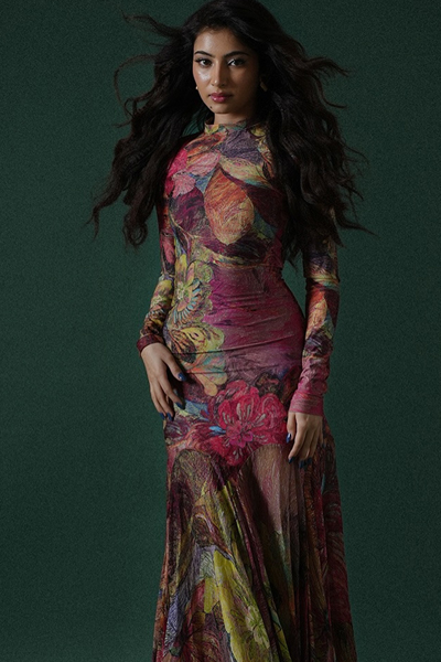 தெய்வ திருமகள் சாரா அர்ஜுனா இது? மாடர்ன் உடையில் கலக்கல் புகைப்படம் | Deiva Thirumagal Sara Arjun Latest Photos Viral