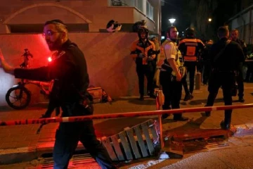 திடீரென துப்பாக்கிச்சூடு நடத்திய மர்ம நபர்: 5 பேருக்கு நேர்ந்த சோகம்