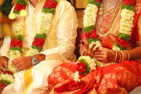 செல்வ சந்நிதியில் 108 ஜோடிகளுக்கு திருமணம்; வாழ்வளிக்கும் சிங்கப்பூர் தம்பதி | In Poverty 108 Couples At Selva Sannithi Wedding