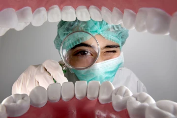 10 ஆண்டுகளாக பற்களை திருடி விற்ற மருத்துவர்; மருத்துவமனை அதிரடி நடவடிக்கை