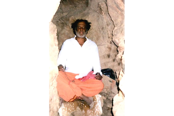 சூப்பர் ஸ்டாரின் ரிஷிகேஷ் பயணத்தில் யாராலும் சந்திக்க முடியாத நபரை சந்தித்த ரஜினி! | Rajini Met Rishi Guru சூப்பர் ஸ்டாரின் ரிஷிகேஷ் பயணத்தில் யாராலும் சந்திக்க முடியாத நபரை சந்தித்த ரஜினி! | Rajini Met Rishi Guru