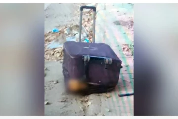 கழுத்தறுக்கப்பட்டு பையில் அடைத்த நிலையில் கண்டெடுக்கப்பட்ட சிறுவன் - போலீசார் தீவிர விசாரணை