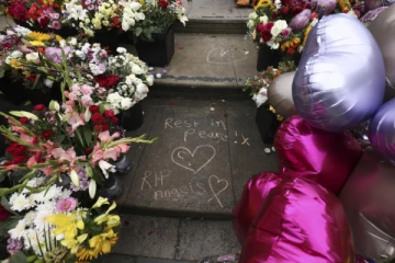 பிரிட்டனில் 3 சிறுமிகளை கொன்ற 18 வயது நபருக்கு 52 ஆண்டுகள் சிறை