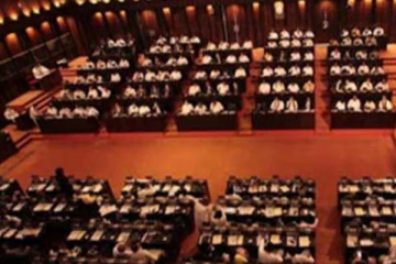 'අපේ තිදෙනාම විශ්වාශභංගයට අත උත්සනවා‘ ප්‍රභලයෙක් කියයි..