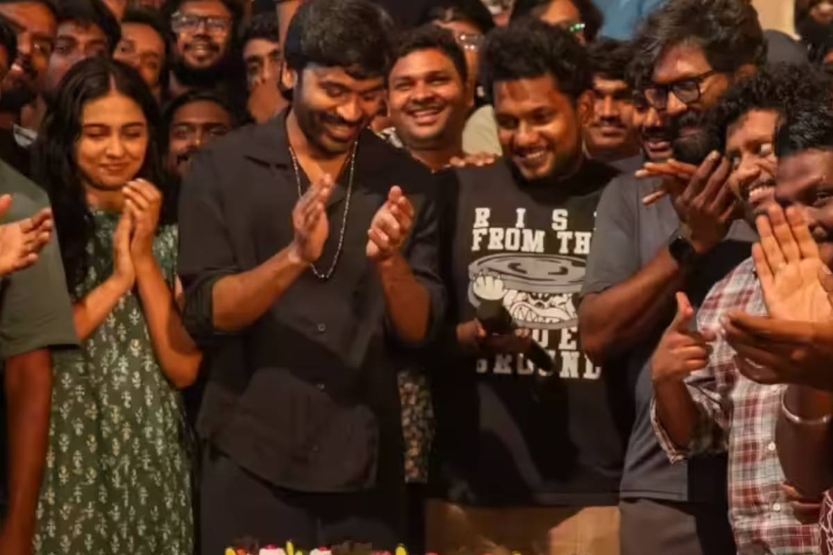 தனுஷுக்கு ஜோடியாக நடிக்க நடிகை மமிதா பைஜு வாங்கிய சம்பளம்.. எவ்வளவு தெரியுமா? | Mamitha Baiju Salary Dhanush Kara Movie Details