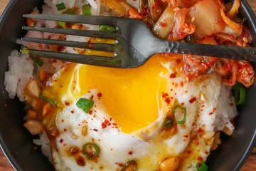 ரிச் ஓட்டல் சுவையில் எக் ரைஸ்.... வெறும் 20 நிமிடத்தி ருசிக்கலாம்!