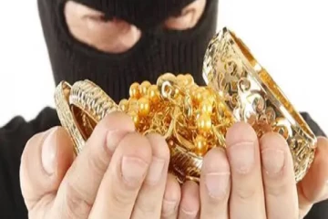 யாழில் காதலனின் வீட்டில் நகை திருடிய யுவதி