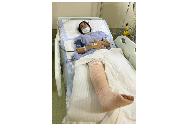 பிபி, பல்ஸ் பொருத்தப்பட்டு  படுத்த படுக்கையாக கிடக்கும்  யாஷிகா! பகீர் கிளப்பும் புகைப்படம்... கடும் ஷாக்கில் ரசிகர்கள் | Yashika Aannand Viral Photos