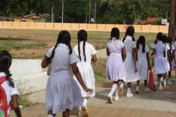 பாடசாலை கட்டிடத்திலிருந்து கீழே குதித்த மாணவி; பொலிஸார் விசாரணை