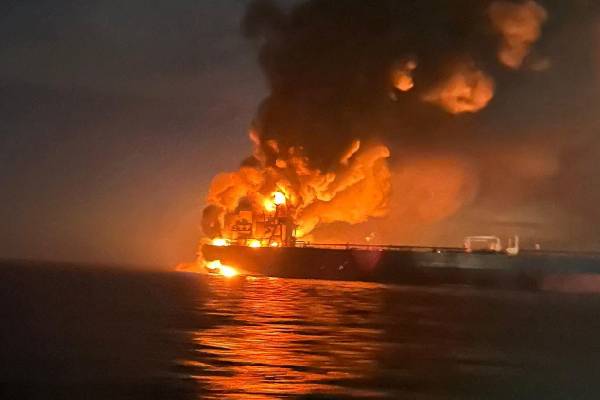 ரஷ்ய எண்ணெய் கப்பல்கள் மீது தாக்குதல்... உக்ரைனை மறைமுகமாக எச்சரித்த துருக்கி ஜனாதிபதி | Black Sea Attacks Unacceptable ரஷ்ய எண்ணெய் கப்பல்கள் மீது தாக்குதல்... உக்ரைனை மறைமுகமாக எச்சரித்த துருக்கி ஜனாதிபதி | Black Sea Attacks Unacceptable