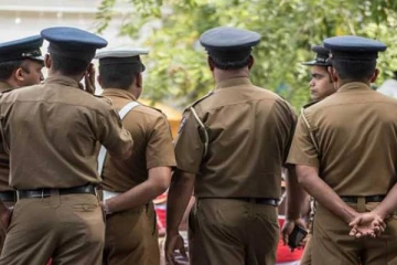 இலங்கையில் பகீர் சம்பவம்: நடுவீதியில் மகள்களுடன் உயிரை மாய்க்க முயன்ற தந்தை!