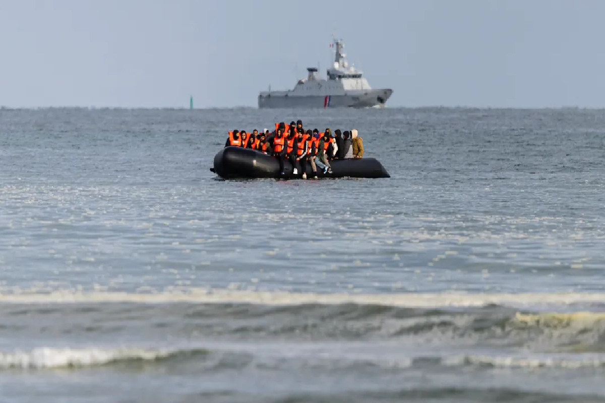 பிரான்ஸிலிருந்து பிரிட்டன் செல்ல முயன்ற அகதிகள் இருவர் பலி! | Migrant Died Attempting To Travel France To Uk