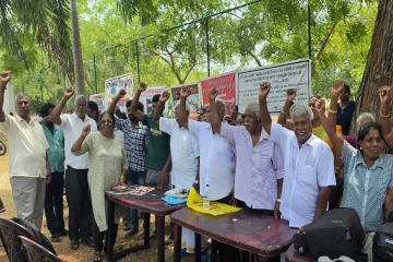 யாழ்ப்பாணம் "கொமோண்டோ" பங்களா முன்பாக போராட்டம்