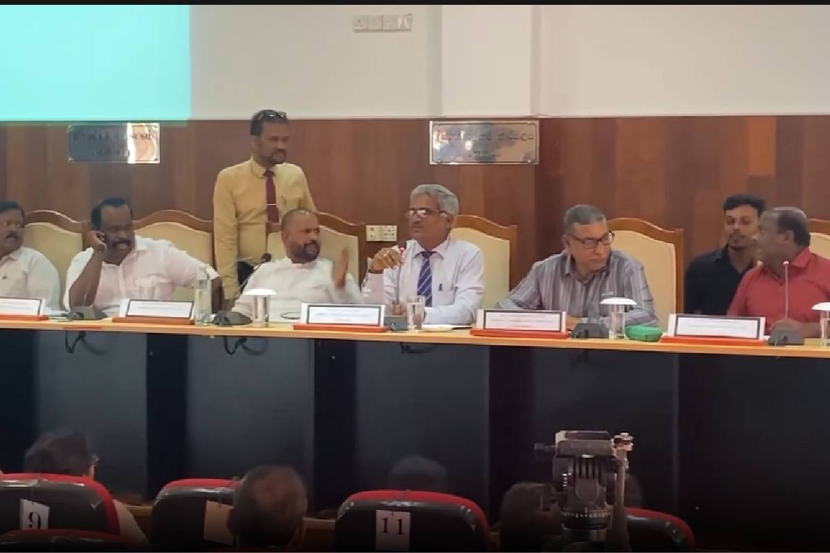 மன்னார் ஒருங்கிணைப்புக் குழுக் கூட்டத்தில் ரிஷாட் எம்.பி – ஜெகதீஸ்வரன் எம்.பி இடையே வாக்குவாதம்! | Rishad Jagadeeswaran Argument Mannar Coordination மன்னார் ஒருங்கிணைப்புக் குழுக் கூட்டத்தில் ரிஷாட் எம்.பி – ஜெகதீஸ்வரன் எம்.பி இடையே வாக்குவாதம்! | Rishad Jagadeeswaran Argument Mannar Coordination
