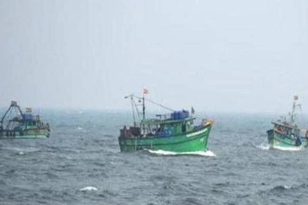 11 இலங்கையர் இந்தியாவில் அதிரடி கைது! | 11 Sri Lankan Fishermen Arrested In India Illegal