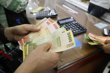 புலம்பெயர் இலங்கையர் பணம் அனுப்புவதில் எடுத்த முடிவால் வங்கிகளுக்கு ஏற்படவுள்ள நெருக்கடி(Video)