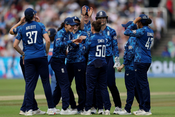 Women england beat Women india by 8 Wickets
