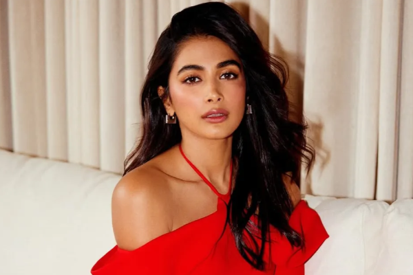 42 வயது நடிகருக்கு ஜோடியாகும் பூஜா ஹெக்டே.. யார் அந்த நடிகர் தெரியுமா | Pooja Hegde Joining Hands With Dhanush For D55