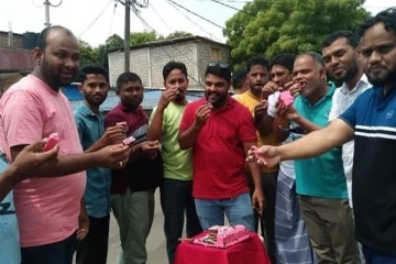 அனுரவுக்காக கிண்ணியாவில் கேக் வெட்டி கொண்டாட்டம்