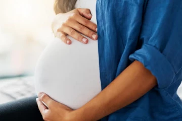 தாயின் அனுமதியால் கர்ப்பிணியான 13 வயதான சிறுமி