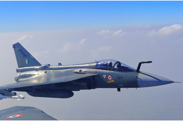 இனி எதிரி நாட்டின் ரேடாரில் சிக்காது இந்திய தேஜாஸ் போர் விமானம் - DRDO செய்த மாற்றம் | Swayam Raksha Kavach Make Tejas Ghost Enemy Radar இனி எதிரி நாட்டின் ரேடாரில் சிக்காது இந்திய தேஜாஸ் போர் விமானம் - DRDO செய்த மாற்றம் | Swayam Raksha Kavach Make Tejas Ghost Enemy Radar