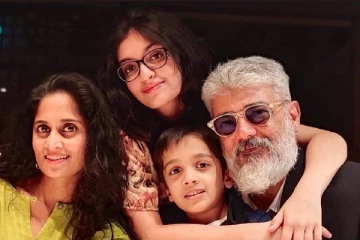 குடும்பத்துடன் சேர்ந்து படம் பார்க்க சென்ற ஷாலினி.. யாருடைய படம் தெரியுமா?