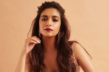 மார்டன் உடையில் ரசிகர்கள் கவரும் வகையில் போஸ் கொடுத்த கீர்த்தி சுரேஷ்.. செம வைரல்