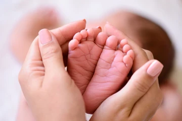 பிறந்து நான்கு நாட்களே ஆன சிசுவை கைவிட்டுச் சென்ற தாய்