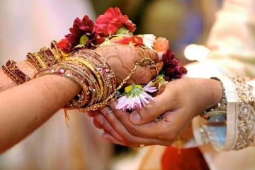 இந்த பொருட்களை திருமணமான பெண்கள் புகுந்த வீட்டிற்கு எடுத்து செல்லவே கூடாதாம்... ஏன்னு காரணம் தெரியுமா?