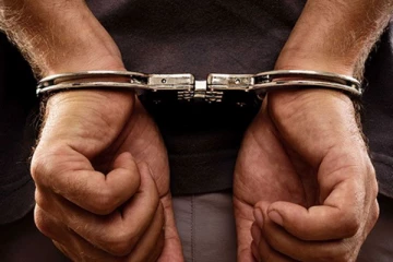 ඔබත් පරිස්සමෙන්.. නිළධාරියෙකු ලෙස හගවමින් මුදල් ගැනීමට පැමිණි පුද්ගලයා..