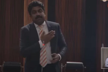 பிரதமர் பதவியை எனக்கு தாருங்கள் - ஆளும் கட்சியின் உறுப்பினர் கோரிக்கை