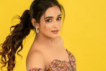 பாண்டியன் ஸ்டோர்ஸ் நடிகை காவ்யாவா இப்படி? தாராள கிளாமர்