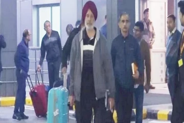 கத்தார் நாட்டில் மரண தண்டனை விதிக்கப்பட்ட எட்டு இந்தியர்கள் விடுதலை... மகிழ்ச்சியை வெளிப்படுத்தும் காட்சிகள்