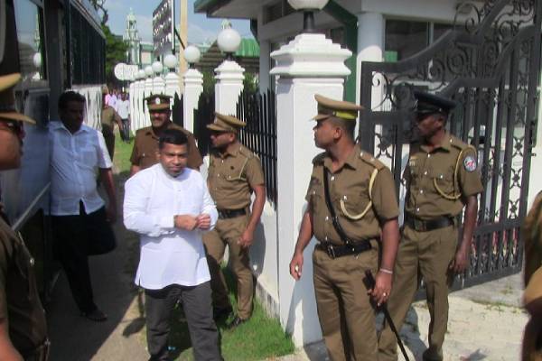 மட்டக்களப்பில் பிள்ளையானின் மற்றுமொரு சகா அதிரடி கைது | Colleague Of Pillayan Was Arrested In Batticaloa