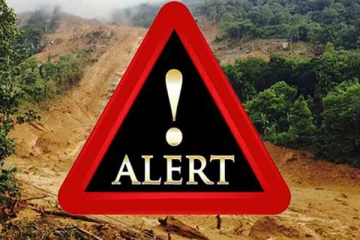 மண்சரிவு தொடர்பில் சிவப்பு எச்சரிக்கை ; மக்களை வெளியேறுமாறு அறிவிப்பு