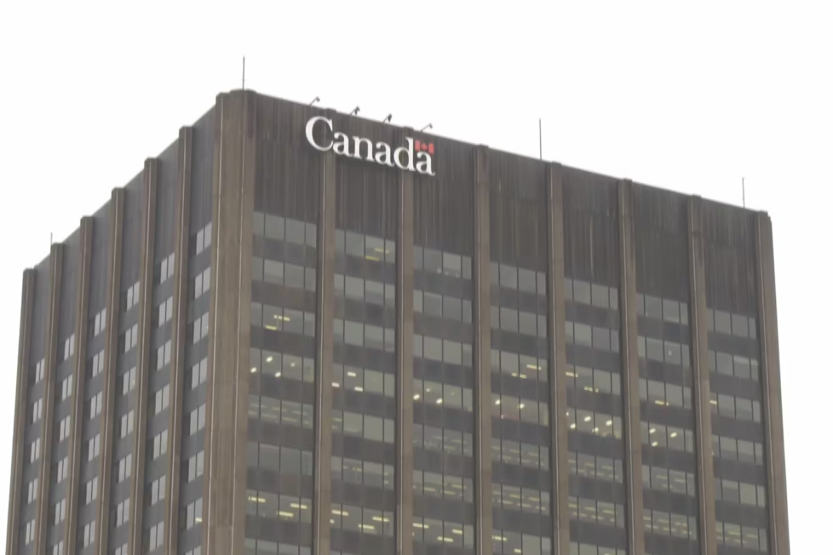 கனடாவில் ஆயிரக்கணக்கான அரச ஊழியர்கள் முன்கூட்டியே ஓய்வுபெற விண்ணப்பம்! | Thousands Of Federal Public Servants Apply Retire கனடாவில் ஆயிரக்கணக்கான அரச ஊழியர்கள் முன்கூட்டியே ஓய்வுபெற விண்ணப்பம்! | Thousands Of Federal Public Servants Apply Retire