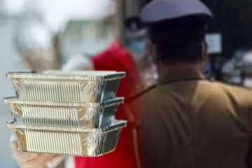 சாப்பாடு வாங்கச்சென்ற பொலிஸ் கான்ஸ்டபிள் மீது தாக்குதல்