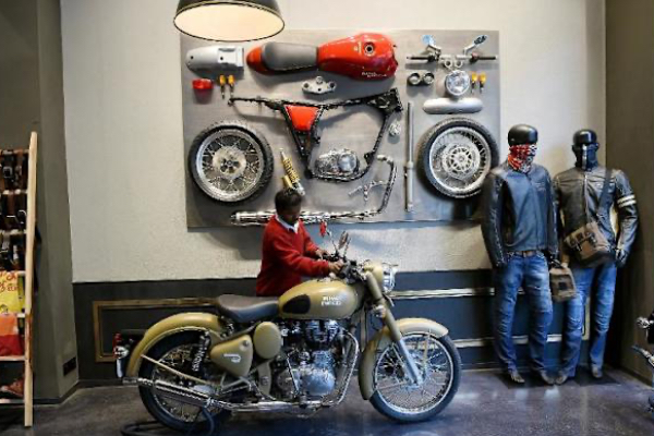 5 Top-Performing Street Bikes for Highway Stability in India