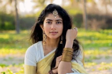 நடிகை சாய் பல்லவியின் அம்மா, அப்பாவை பார்த்துள்ளீர்களா.. குடும்ப புகைப்படம்