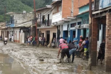 வெனிசுலாவில் பெரும் சோகம்: வெள்ளத்தில் சிக்கி 20 பேர் மரணம்!