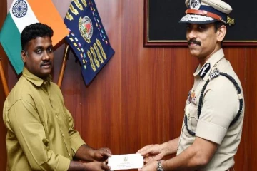 ஆட்டோவில் தவறவிட்ட 40 சவரன் நகைகளை நேர்மையுடன் பொலிஸிடம் ஒப்படைத்த ஆட்டோ ஓட்டுநர்