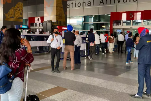 கனடா செல்ல முயன்ற பத்து இலங்கையர்கள் அயல் நாட்டில் அதிரடியாக கைது! | Ten Sri Lankans Tried Go To Canada Were Arrested