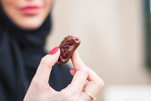 மின்னல் வேகத்தில் கொழுப்பை கரைக்கும் பேரிச்சை... ஒரு நாளைக்கு எத்தனை சாப்பிடனும் தெரியுமா? | How Can Dates Aid Weight Loss