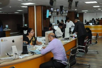 வீட்டிலிருந்து பணியாற்றுமாறு அதிகாரிகளுக்கு பிரதமர் மகிந்த விசேட உத்தரவு