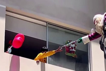 தீயணைப்பு துறையின் உதவியை நாடிய சான்டா கிளாஸ்