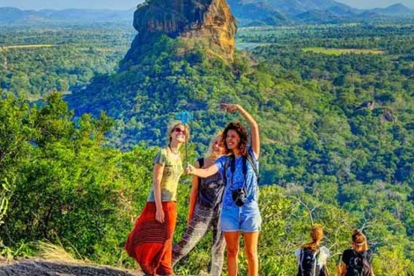 இலங்கைக்கு வந்து குவியும் சுற்றுலா பயணிகள் | Increase In The Number Of Tourists