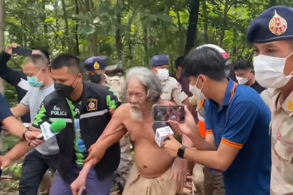 பிணங்களை சவப்பெட்டியுடன் சாமியாரிடம் கொடுக்கும் ஊர் மக்கள்... ஆய்வில் வெளிவரும் திடுக்கிடும் தகவல் | Leader Of Feces Eating Cult Arrested After 11