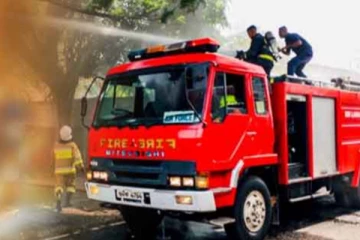 குடை உற்பத்தி தொழிற்சாலையொன்றில் சற்றுமுன் பாரிய தீப்பரவல்